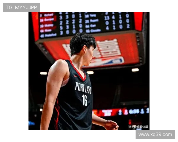 杨瀚森对位克林根如队内训练